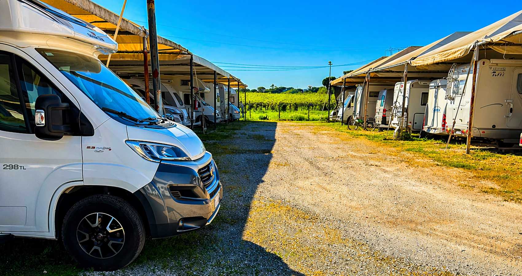 Rimessaggio Camper Antichi Casali – vista aerea dell'area con piazzole attrezzate